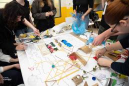 ΚΕΝΤΡΟ ΤΕΧΝΩΝ ΠΛΑΚΑ ΝΕΑΝΙΚΟΙ ΟΥΡΑΝΟΞΥΣΤΕΣ