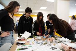 ΚΕΝΤΡΟ ΤΕΧΝΩΝ ΠΛΑΚΑ ΝΕΑΝΙΚΟΙ ΟΥΡΑΝΟΞΥΣΤΕΣ