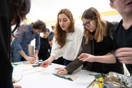 ΚΕΝΤΡΟ ΤΕΧΝΩΝ ΠΛΑΚΑ ΝΕΑΝΙΚΟΙ ΟΥΡΑΝΟΞΥΣΤΕΣ