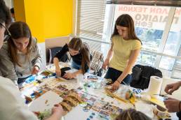 ΚΕΝΤΡΟ ΤΕΧΝΩΝ ΠΛΑΚΑ ΝΕΑΝΙΚΟΙ ΟΥΡΑΝΟΞΥΣΤΕΣ